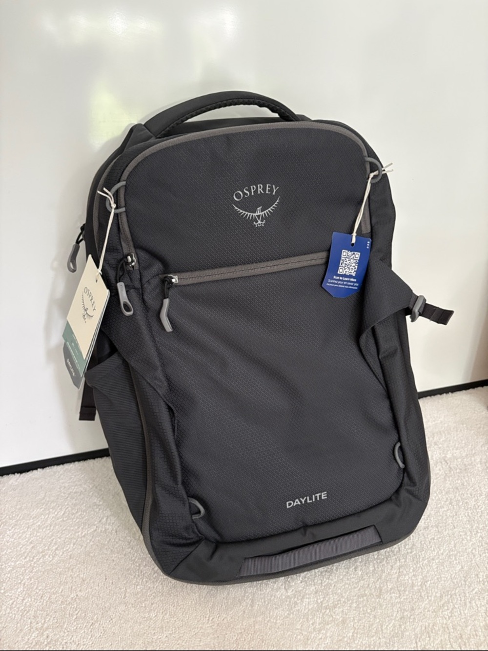 NWT OSPREY Daylite men’s women’s travel carry on Backpack 35L Gray Accents